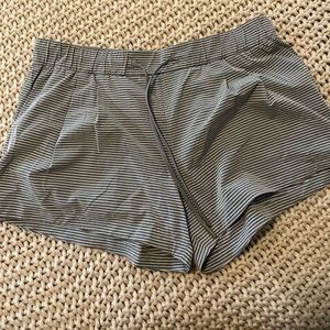 Lululemon Stroll at Sundown Shorts 3” Size 10
